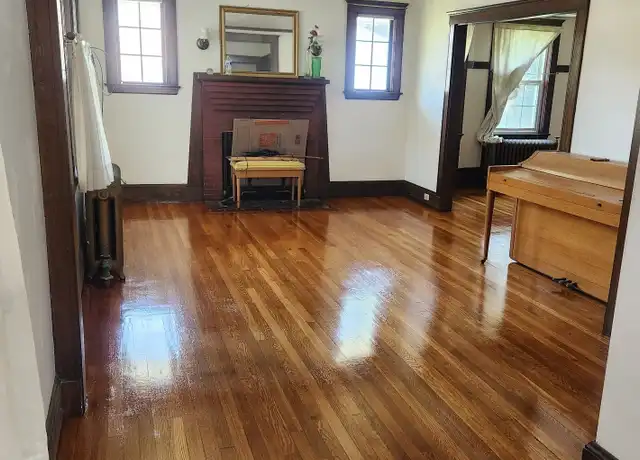 Property at 133 Willow St, Quincy, MA, 02170, 4 beds, 1 bath, [object Object]