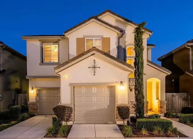 Property at 2119 E Makenna Dr, Fresno, CA, 93730, 2 beds, 2.5 baths, [object Object]