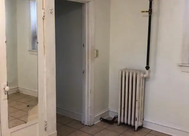 Property at 417 11th Ave SE Unit 5, Minneapolis, MN, 55414, 3 beds, 1 bath, [object Object]