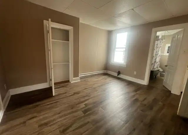 Property at 644 W Market St Unit 3rd floor, York, PA, 17401, 2 beds, 1 bath, [object Object]