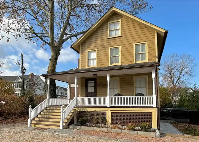 Property at 1433 Old Northern Blvd, Roslyn, NY, 11576, 3 beds, 1 bath, [object Object]