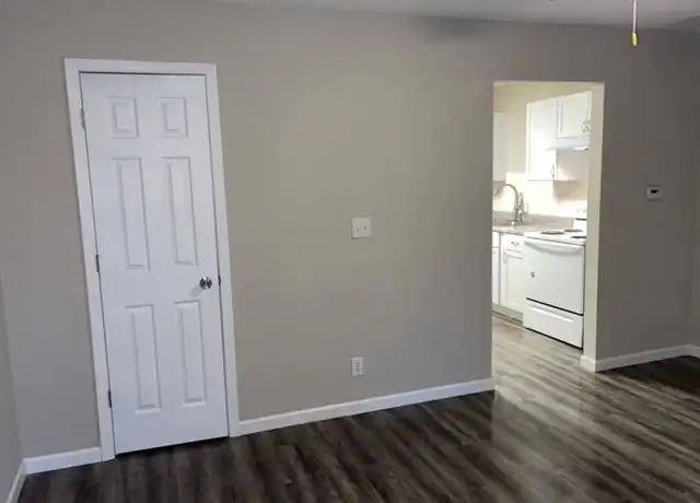 Property at 1009 N 5th St Unit 6, Riverton, IL, 62561, 1 bed, 1 bath, [object Object]