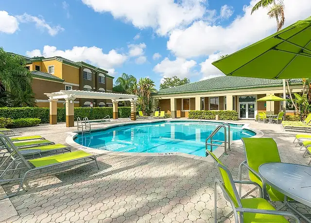 Photo of 555 Lakeview Dr, Coral Springs, FL 33071
