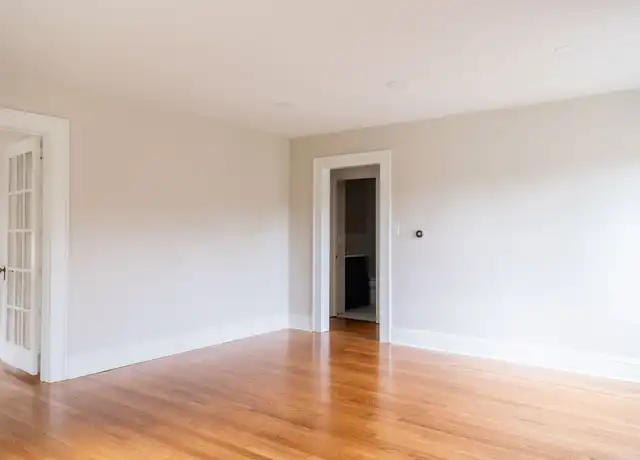 Property at 410 W Willowbrook Dr, Burlington, NC, 27215, 2 beds, 1 bath, [object Object]