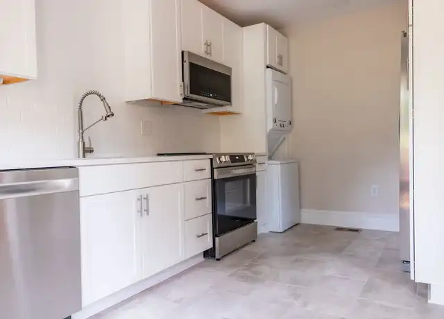 Property at 410 W Willowbrook Dr, Burlington, NC, 27215, 2 beds, 1 bath, [object Object]