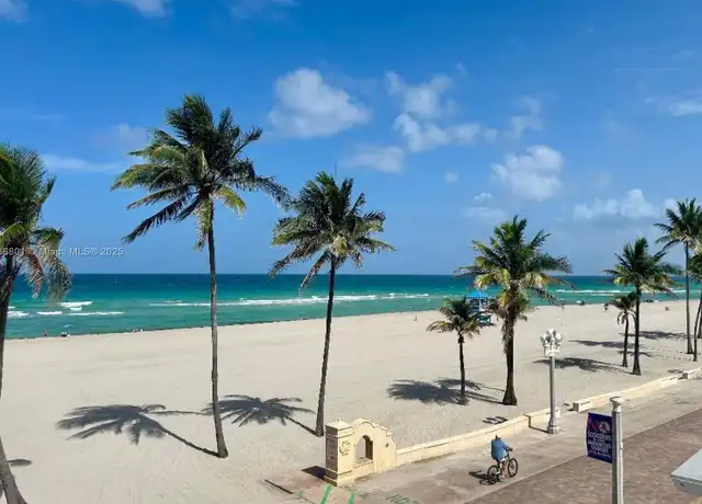 Property at 300 Oregon St #201, Hollywood, FL, 33019, 2 beds, 2 baths, [object Object]