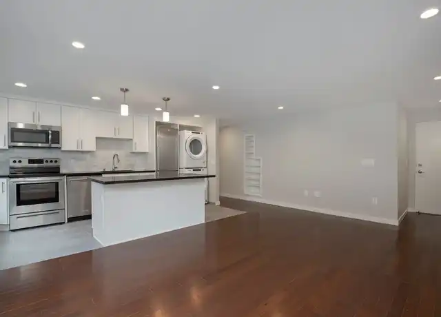 Property at Aqua Terrazza Apartments - 1020 5th Ave N, Seattle, WA, 98109, 1 bed, 1 bath, [object Object]