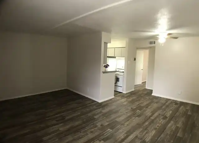 Property at Casa Grande Villas - 1315 S Barry Ave, Dallas, TX, 75223, 1-2 bed, 1 bath, [object Object]
