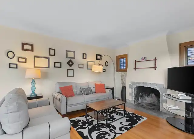 Property at 321 NE 57th St, Seattle, WA, 98105, 3 beds, 1 bath, [object Object]