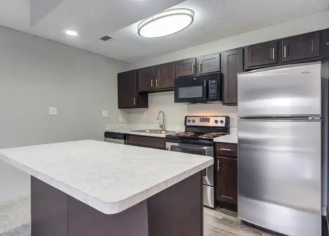 Property at The Lakes of Schaumburg Apartment Homes - 801 Belinder Ln, Schaumburg, IL, 60173, 1-2 bed, 1-2 bath, [object Object]