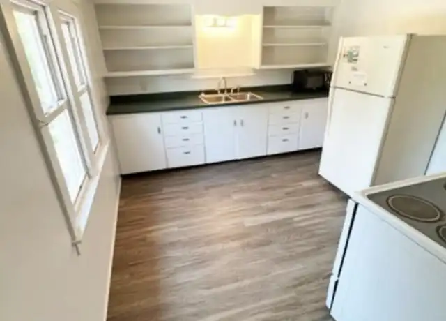 Property at 404 S Main St Unit 2, Fayette, IA, 52142, 1 bed, 1 bath, [object Object]