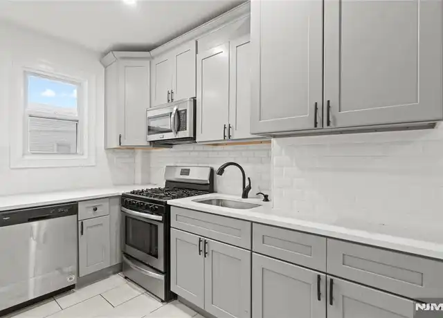 Property at 56 Highwood Ter Unit 2, Weehawken, NJ, 07086, 3 beds, 1 bath, [object Object]
