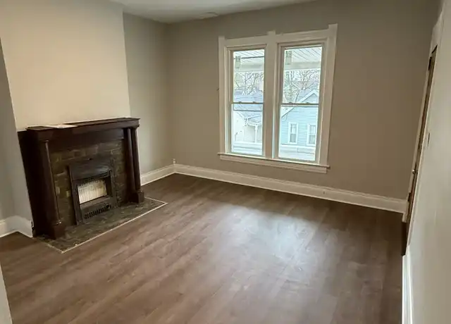 Property at 246 Jervis St Unit 1, Toledo, OH, 43609, 2 beds, 1 bath, [object Object]