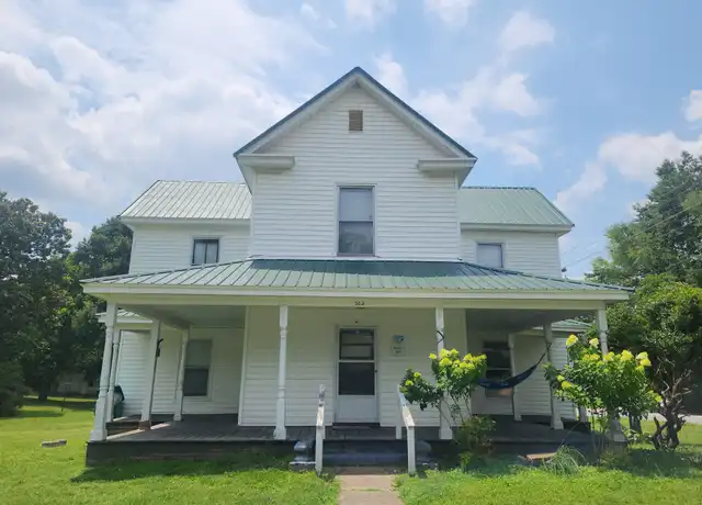 Property at 302 Dahl St Unit B, Madison, NC, 27025, 1 bed, 1 bath, [object Object]