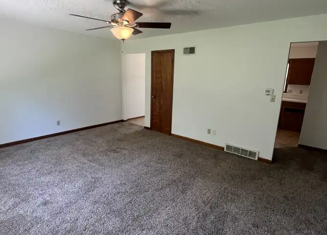 Property at 817 Broad St Unit D, Warrensburg, MO, 64093, 2 beds, 1 bath, [object Object]