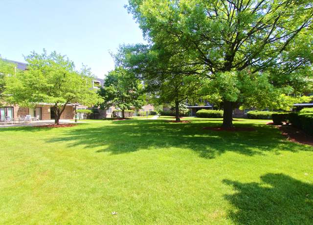 Photo of 3851 N Parkway Dr Apt 21D, Northbrook, IL 60062