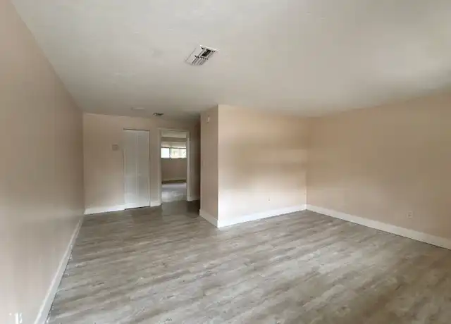 Property at 6107 SW 11th Pl, Gainesville, FL, 32607, 2 beds, 1.5 baths, [object Object]