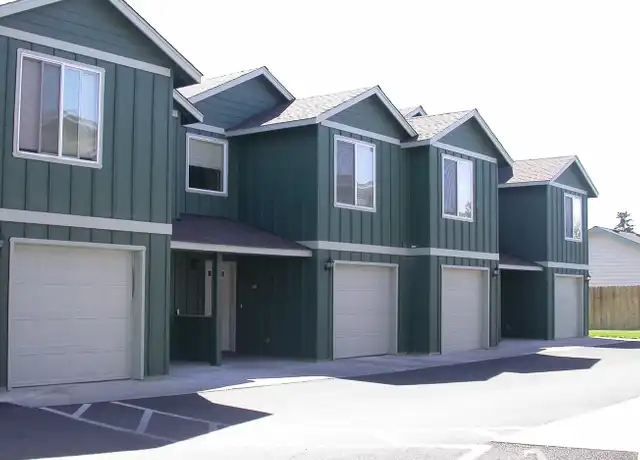 Property at 1930 SW Reindeer Ave, Redmond, OR, 97756, 3 beds, 2.5 baths, [object Object]