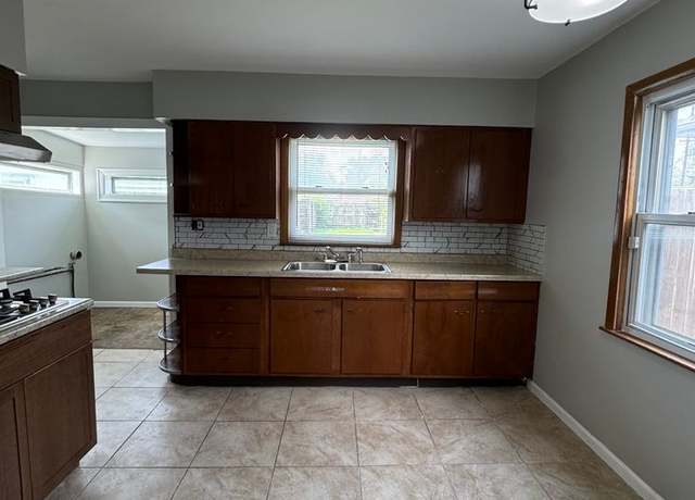 Photo of 17134 Park Ave, Lansing, IL 60438