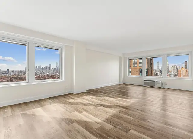 Photo of 30 Waterside Plz, New York, NY 10010