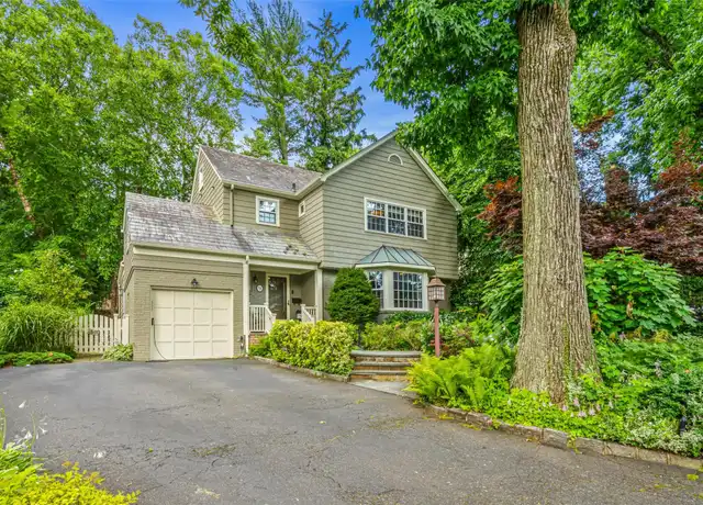Property at 9 Wyngate Pl, Great Neck, NY, 11021, 4 beds, 2.5 baths, [object Object]
