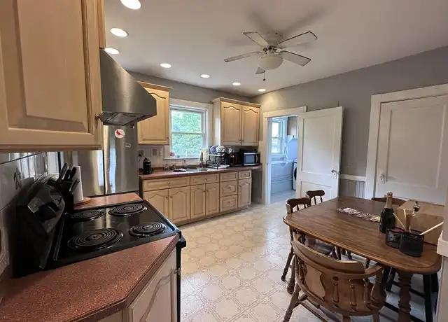 Property at 39 Park St Unit 2, Quincy, MA, 02170, 3 beds, 2 baths, [object Object]