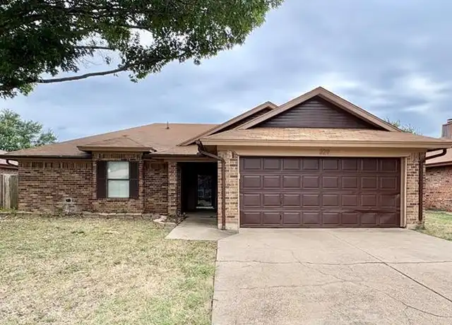 Property at 229 Freedom Ln, Arlington, TX, 76002, 3 beds, 2 baths, [object Object]