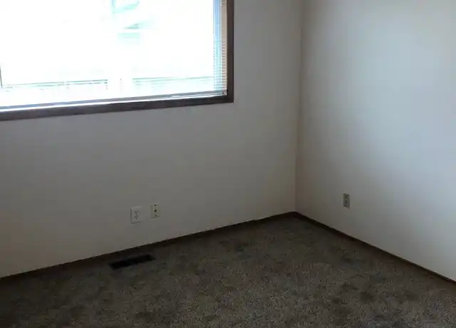 Property at 414 W 3rd St Unit 3, Newberg, OR, 97132, 2 beds, 1 bath, [object Object]
