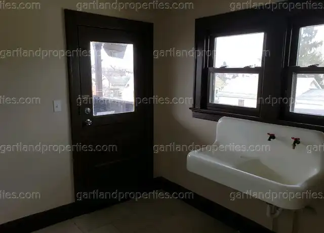 Property at 2047 Logan Ave Unit 4, Hamilton, OH, 45015, 1 bed, 1 bath, [object Object]
