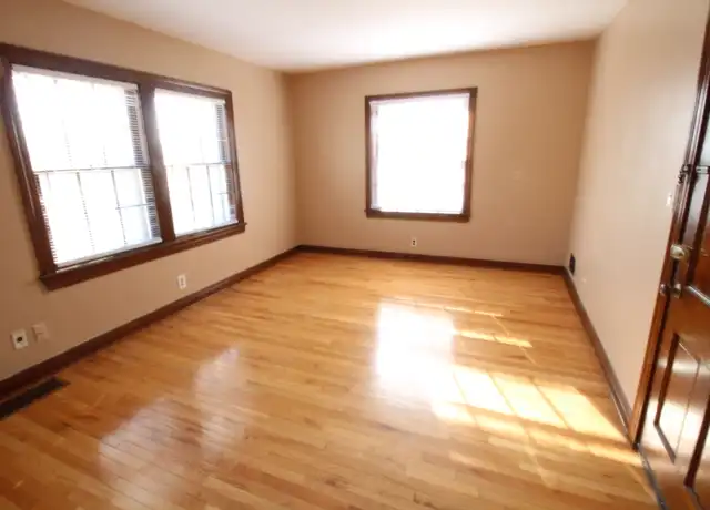 Property at 307 Kingston Ave, Louisville, KY, 40214, 1 bed, 1 bath, [object Object]