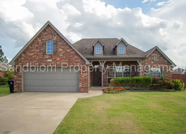 Property at 1611 W Austin Pl, Broken Arrow, OK, 74011, 3 beds, 2 baths, [object Object]