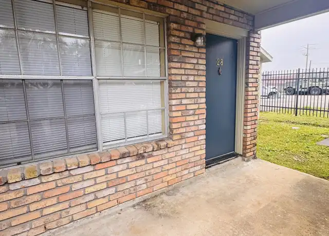 Property at 206 S 10th St, Orange, TX, 77630, 2 beds, 1 bath, [object Object]