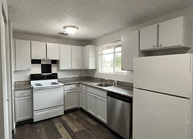 Property at 203 SE 162nd Ave Unit 26, Portland, OR, 97233, 3 beds, 1 bath, [object Object]