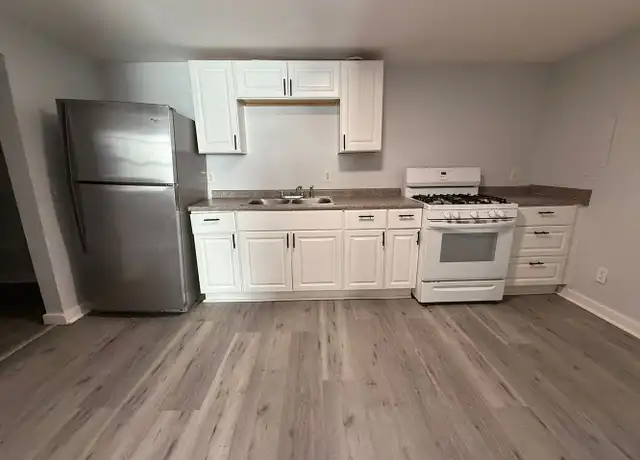 Property at 33 Union St Unit 2L, Southbridge, MA, 01550, 2 beds, 1 bath, [object Object]