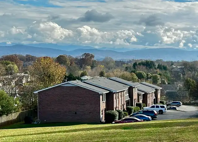 Property at 122 Asbury Way Unit 122, Maryville, TN, 37804, 2 beds, 1.5 baths, [object Object]