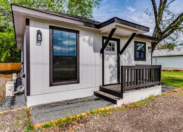 Property at 112 Gazley St Unit B, Smithville, TX, 78957, 2 beds, 1 bath, [object Object]