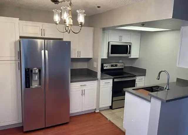 Property at Russell Court Apartments - 5332 Russell Ave, Los Angeles, CA, 90027, 2 beds, 2 baths, [object Object]