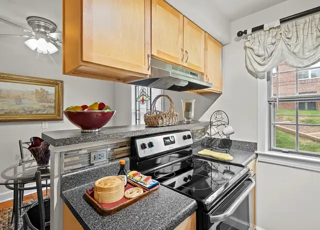Property at Rock Creek Springs Apartments - 8000 Eastern Dr, Silver Spring, MD, 20910, 1-2 bed, 1 bath, [object Object]