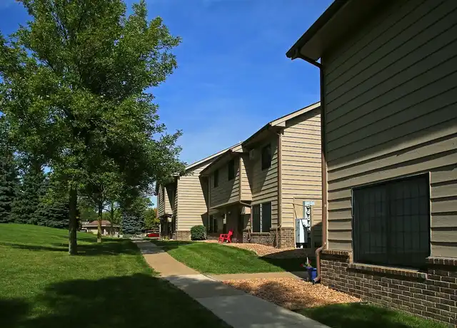Property at Woodcrest Townhomes - 2479 Woodcrest Dr, Chaska, MN, 55318, 1-3 bed, 1-1.5 bath, Contact for Price