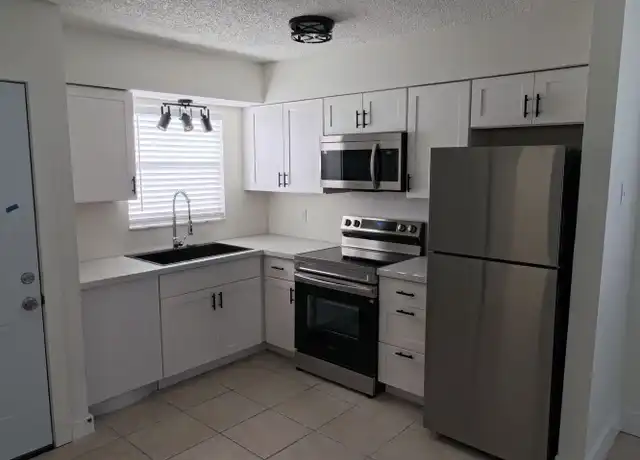 Property at 500 89th Ave N Unit 500-3, St. Petersburg, FL, 33702, 2 beds, 1 bath, [object Object]