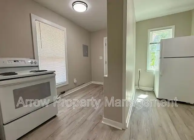 Property at 120 S 28th St Unit 2, Lincoln, NE, 68510, 1 bed, 1 bath, [object Object]