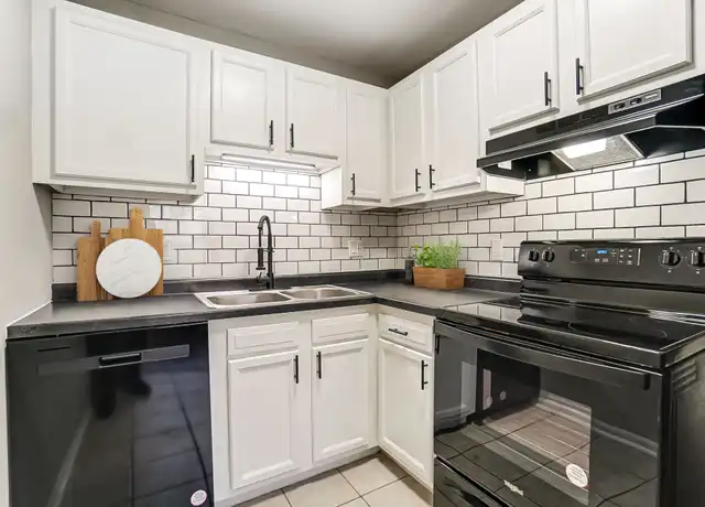 Property at 837 Dolphin Dr Unit 837, Fort Wayne, IN, 46816, 2 beds, 2 baths, [object Object]