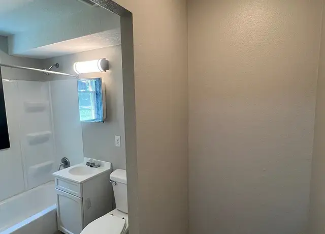Photo of 1120 Polk Blvd, Des Moines, IA 50311