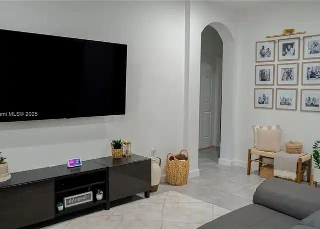 Property at 134 SE 28th Ter #10, Homestead, FL, 33033, 3 beds, 2 baths, [object Object]