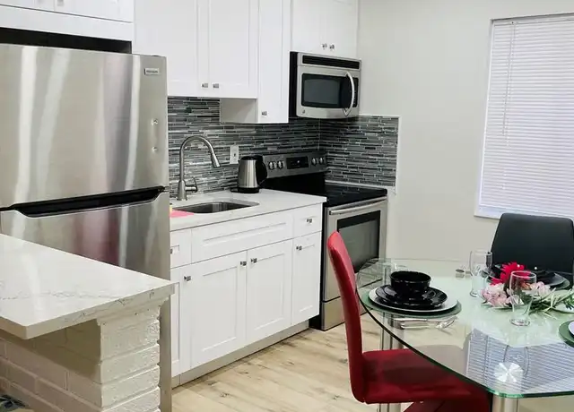 Property at 684 NE 37th St Unit 2, Oakland Park, FL, 33334, 2 beds, 1 bath, [object Object]