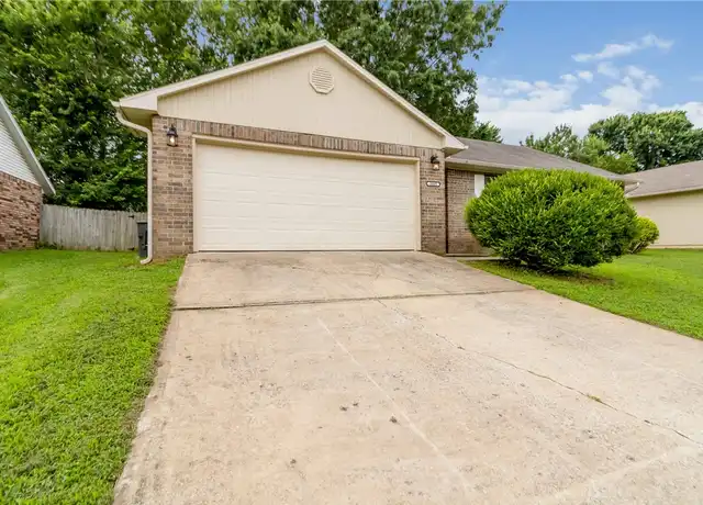 Property at 3495 W Vassar St, Fayetteville, AR, 72704, 3 beds, 2 baths, [object Object]