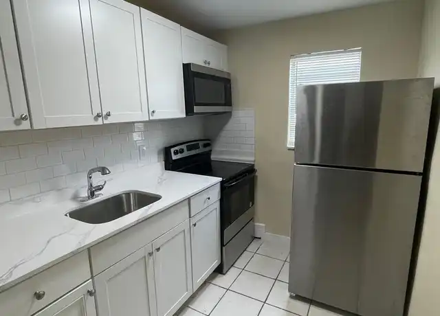 Property at 22 NW 8th Ave Unit 4, Dania Beach, FL, 33004, 2 beds, 1 bath, [object Object]