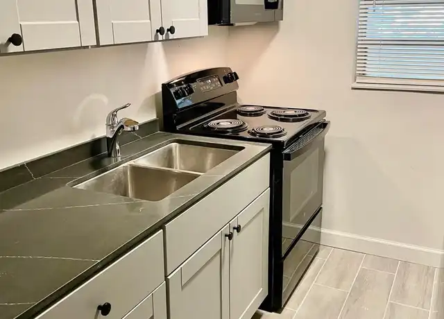 Property at 22 NW 8th Ave Unit 4, Dania Beach, FL, 33004, 2 beds, 1 bath, [object Object]