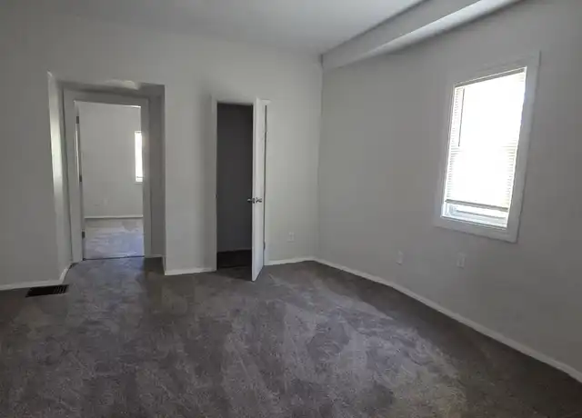 Property at 716 W Market St Unit 2, Bloomington, IL, 61701, 1 bed, 1 bath, [object Object]