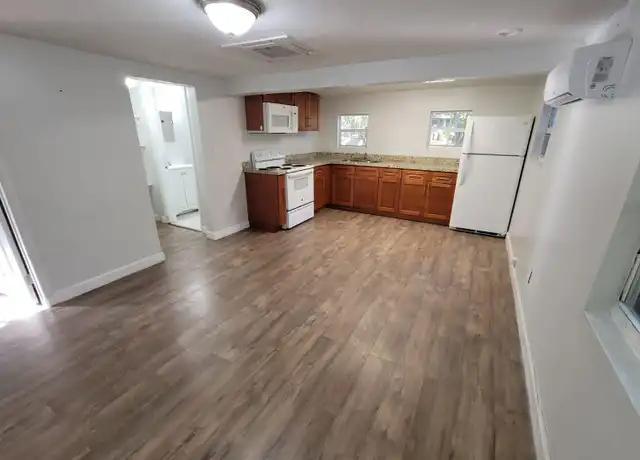 Property at 210 SW 7th St Unit Back, Dania Beach, FL, 33004, 1 bed, 1 bath, [object Object]